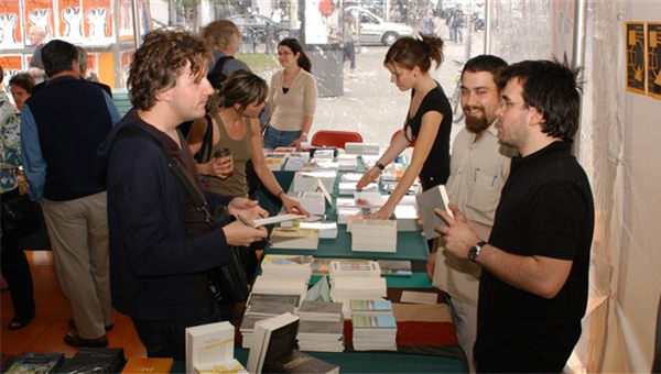 Le marché de la poésie.